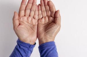 gesto de la mano para el concepto de oración foto