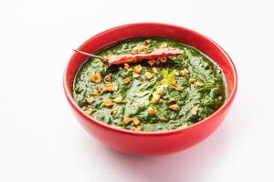 lasooni palak recipe or dhaba style garlic spinach curry, Indian main course served with naan photo