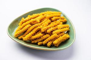 palitos de bhajni chakli o bocadillos crujientes de murukku hechos con el festival diwali, comida favorita para comer foto