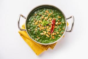 lasooni palak recipe or dhaba style garlic spinach curry, Indian main course served with naan photo