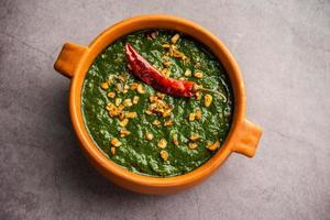 lasooni palak recipe or dhaba style garlic spinach curry, Indian main course served with naan photo