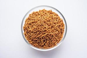 nachni o ragi sev es un delicioso fideo crujiente hecho de mijo, comida india saludable foto