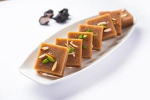 singhara barfi o singhada barfi o halwa ayuno o up-was food foto