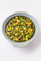 maíz dulce palak sabzi también conocido como espinacas makai curry sabji, menú principal del norte de la India foto