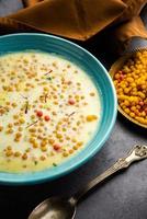 dulce bundi kheer o payasam es una sabrosa receta de postre indio foto