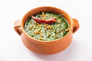 lasooni palak recipe or dhaba style garlic spinach curry, Indian main course served with naan photo