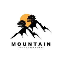 diseño del logotipo de la montaña, lugar vectorial para los amantes de la naturaleza vector