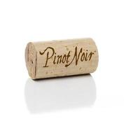 corcho de vino pinot noir con blanco foto