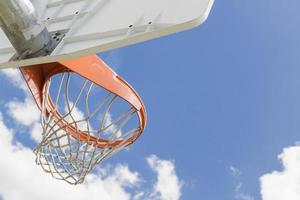 resumen del aro y la red de baloncesto de la comunidad foto