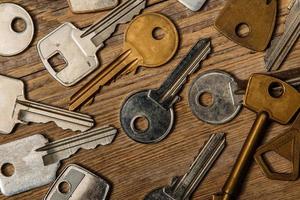 Bronze and silver scattered keys photo