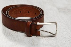 cinturón de cuero marrón foto