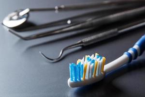 cepillo de dientes y equipo dental foto