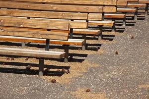 resumen de asientos de anfiteatro de madera al aire libre foto