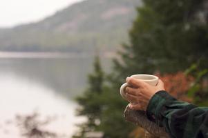 café de la mañana en el lago foto