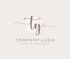 logotipo femenino inicial ty. utilizable para logotipos de naturaleza, salón, spa, cosmética y belleza. elemento de plantilla de diseño de logotipo de vector plano.