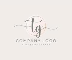 logotipo femenino inicial de tg. utilizable para logotipos de naturaleza, salón, spa, cosmética y belleza. elemento de plantilla de diseño de logotipo de vector plano.