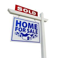 casa vendida azul y roja en venta signo de bienes raíces en blanco foto