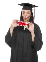 Graduada femenina sosteniendo una pila de billetes de cien dólares envueltos para regalo foto