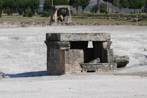 tumba en la ciudad antigua de hierápolis, pamukkale, denizli, turkiye foto