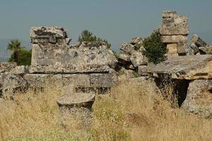 tumba en la ciudad antigua de hierápolis, pamukkale, denizli, turkiye foto