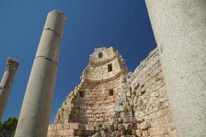 puerta helenística en la antigua ciudad de perge en antalya, turkiye foto