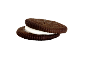 biscuits au chocolat fourrés à la crème entre isolés sur fond transparent fichier png