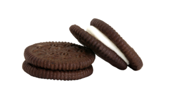 galletas de chocolate con relleno de crema entre aislado en archivo png de fondo transparente