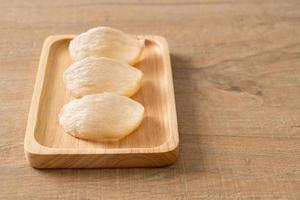 nido de pájaro comestible fresco o nido de golondrina materia prima cocina comida cara para una salud saludable foto