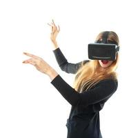 mujer con gafas de realidad virtual foto