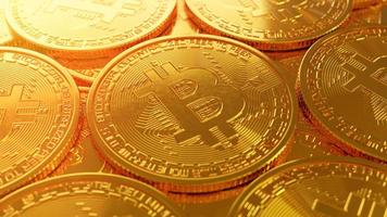 criptomoneda bitcoin representada como monedas de oro. ilustración de renderizado 3d. foto