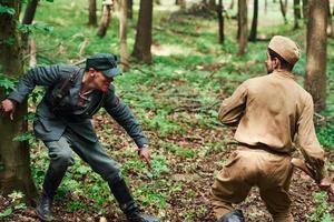 ternopil, ucrania - junio de 2020 filmación de la película del ejército insurgente ucraniano upa. fotos del backstage. escena de lucha