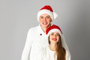 pareja celebra navidad en estudio foto