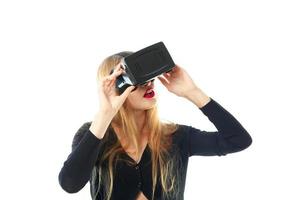 chica con casco de realidad virtual foto