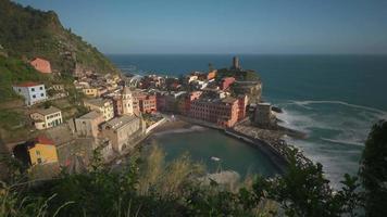 vernazza em cinque terre, liguria itália. lapso de tempo. video