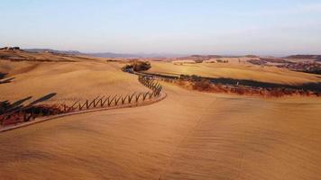 val d'orcia valle e rotolamento colline aereo Visualizza, Toscana Italia video