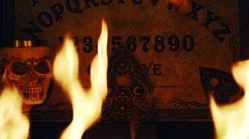 el tablero de ouija de brujería espiritual video
