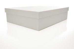 caja blanca con tapa aislada en el fondo foto