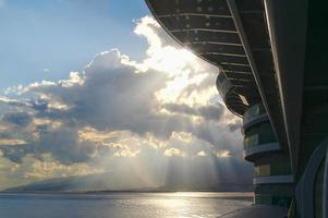 puesta de sol desde un crucero. foto