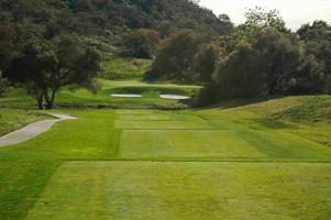 fairway y green escénicos del campo de golf. foto