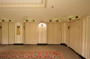 vestíbulo del ascensor clásico foto