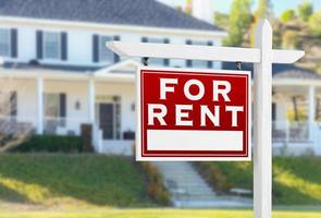 Left Facing For Rent Real Estate Sign In Front of House. photo