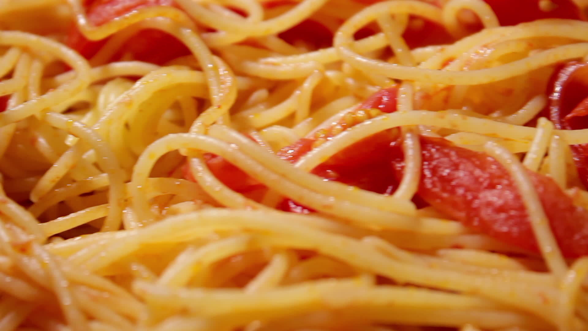 Cocinar Espaguetis De Tomate En Una Sart n Preparar Pasta Con Tomates cocinar-espaguetis-de-tomate-en-una-sart-n-preparar-pasta-con-tomates