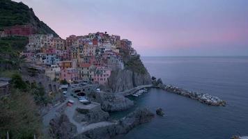 manarola dorp Bij zomer door zee in cinque terrein, Ligurië Italië video