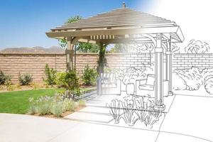 Hermoso dibujo de la cubierta del patio de la pérgola del patio en transición a la realidad fotográfica. foto