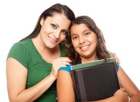 madre e hija hispanas listas para la escuela foto