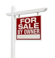 a la venta por el propietario signo de bienes raíces aislado en blanco foto