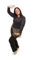 atractiva mujer hispana bailando zumba en blanco foto