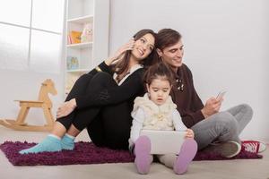 familia en la habitación foto