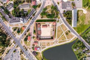 vista panorámica aérea desde gran altura sobre los tejados rojos de la antigua gran ciudad foto