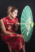 geisha con paraguas foto